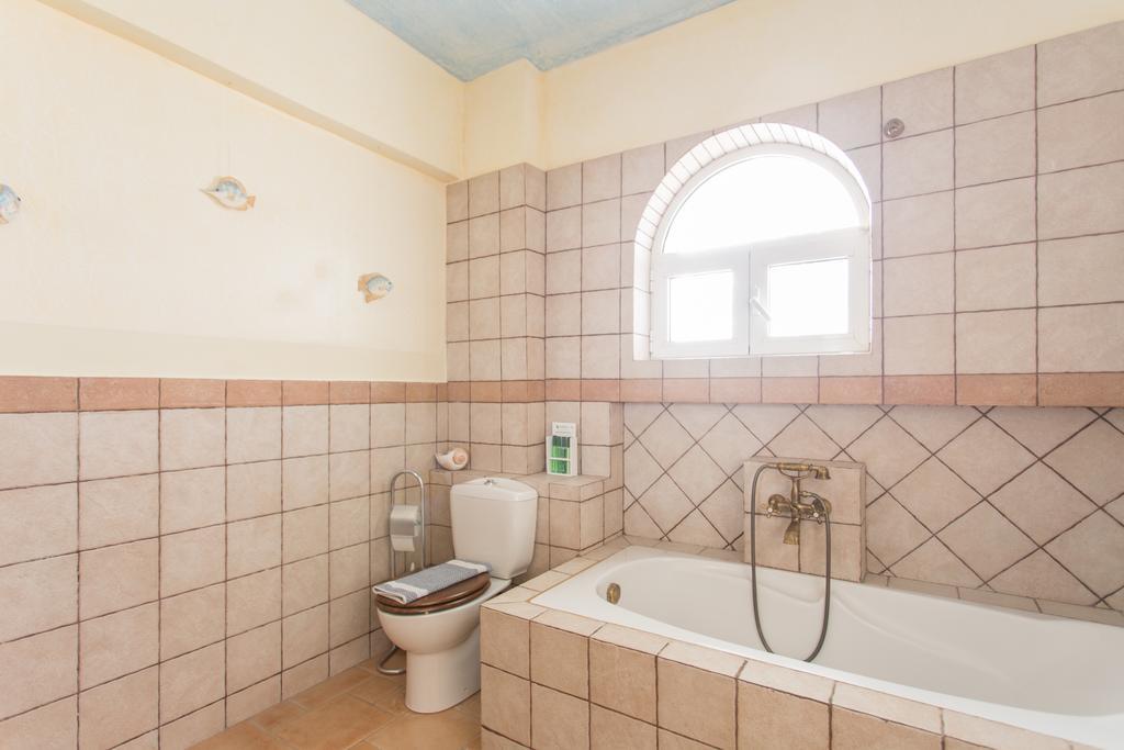 Marathon Beachside Villa 100M From The Beach สคีเนียส ภายนอก รูปภาพ