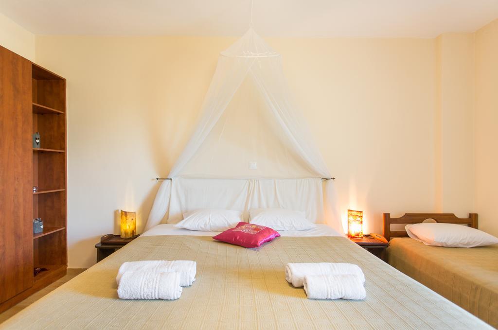 Marathon Beachside Villa 100M From The Beach สคีเนียส ภายนอก รูปภาพ