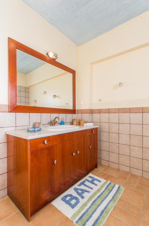 Marathon Beachside Villa 100M From The Beach สคีเนียส ภายนอก รูปภาพ