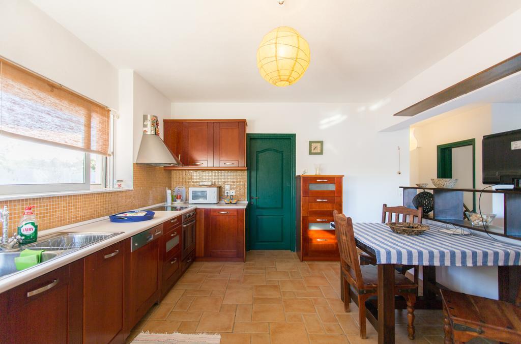 Marathon Beachside Villa 100M From The Beach สคีเนียส ภายนอก รูปภาพ