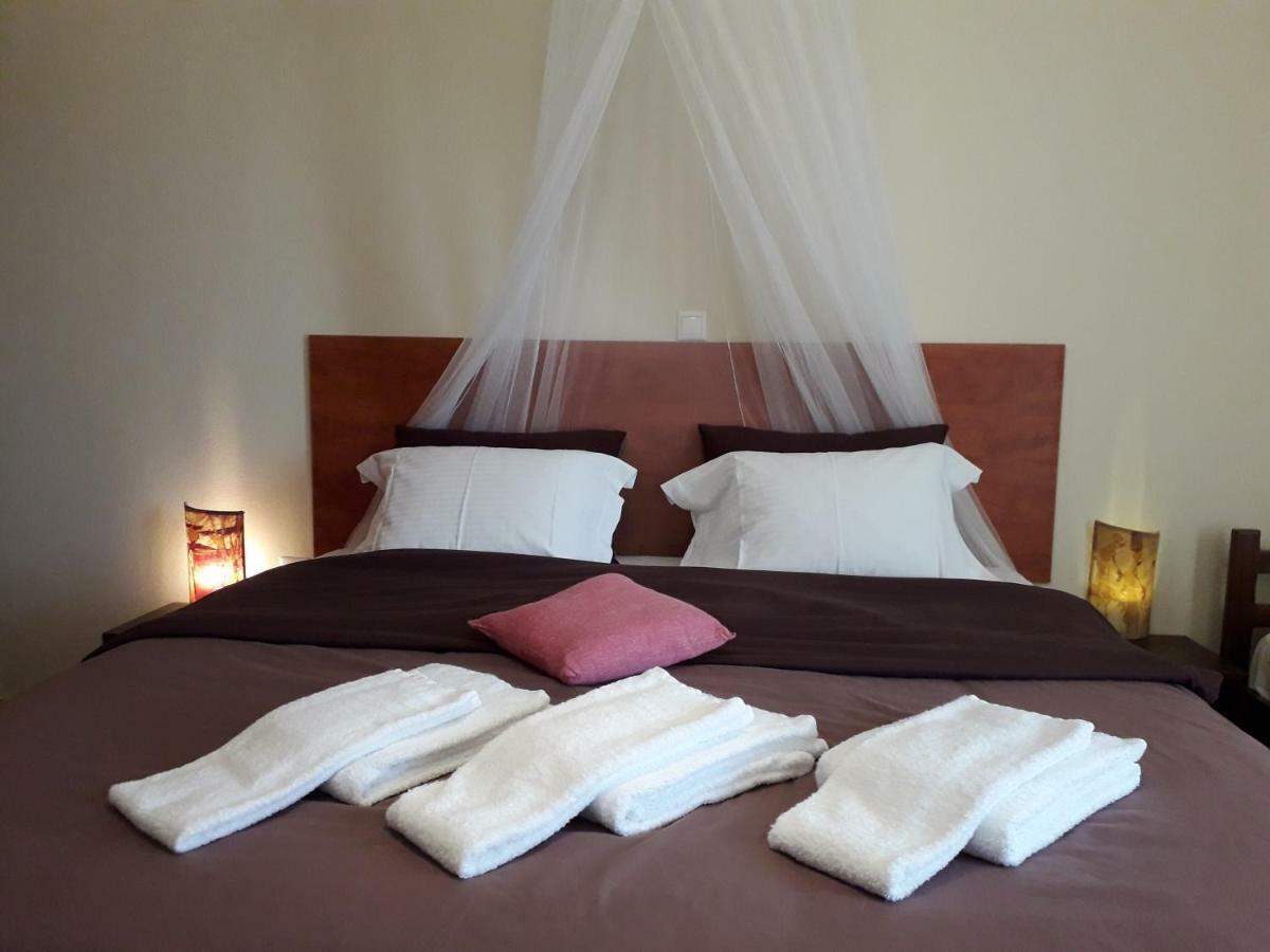 Marathon Beachside Villa 100M From The Beach สคีเนียส ภายนอก รูปภาพ